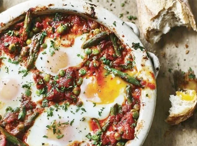 Baked Eggs With Ham In Tomato Sauce