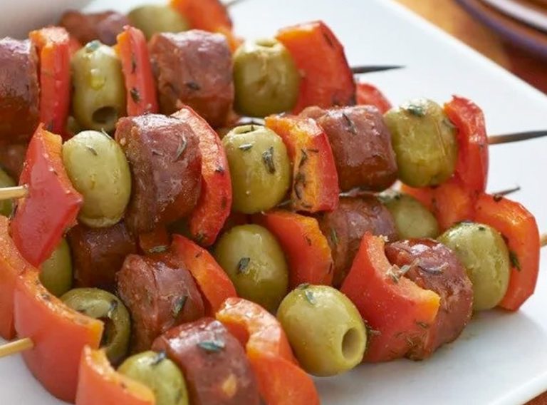 Spanish chorizo and olives skewers